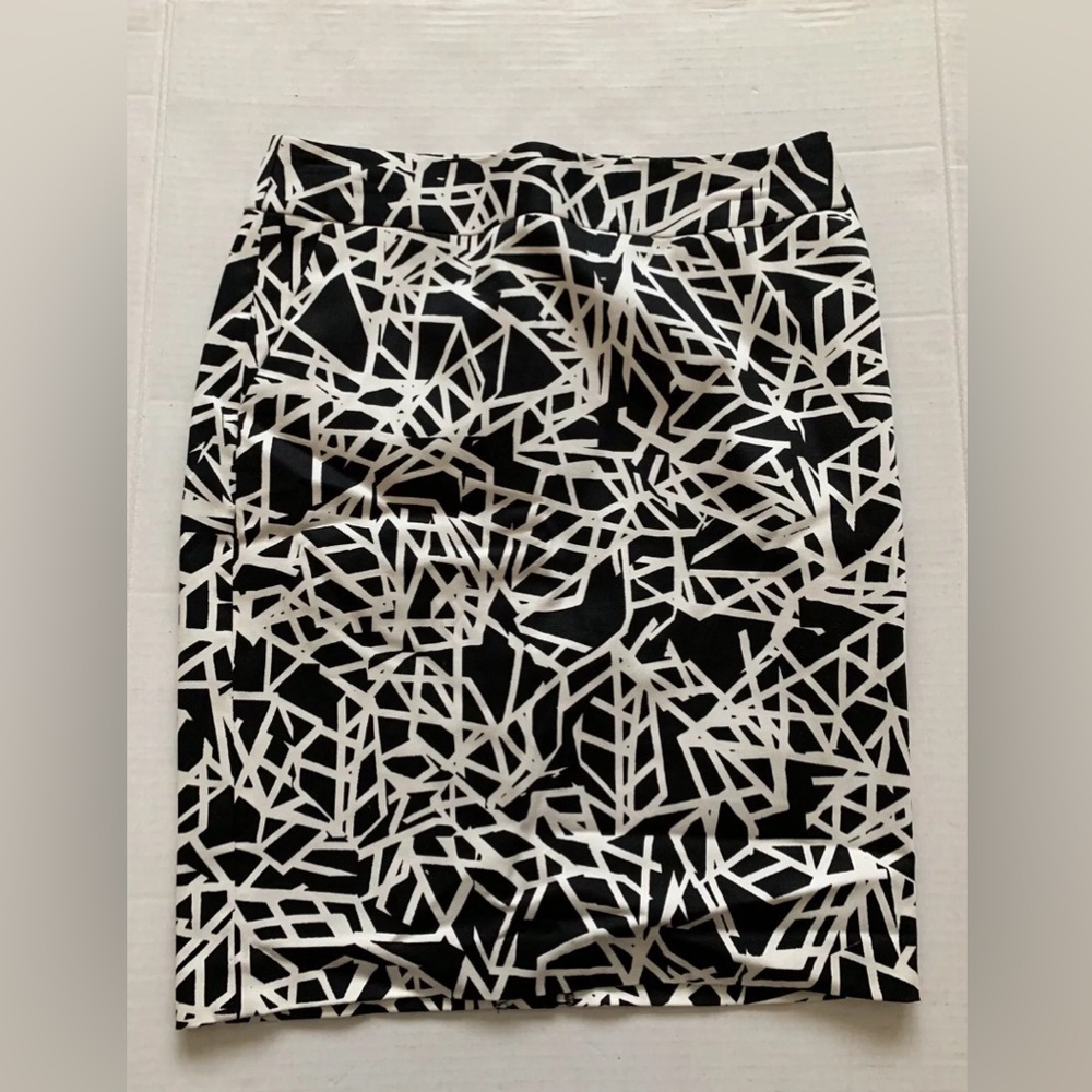 CALVIN KLEIN Black and White Pencil Skirt Size 2 NEW